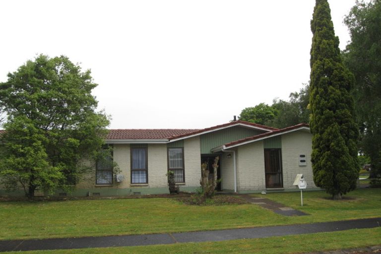 Photo of property in 1 Balgowan Terrace, Conifer Grove, Takanini, 2112