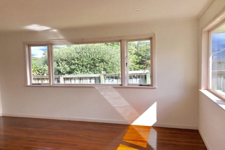 Photo of property in 26 Reid Road, New Lynn, Auckland, 0600