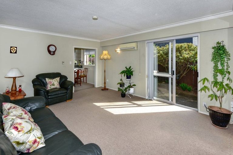 Photo of property in 2/19 Brogar Place, Casebrook, Christchurch, 8051