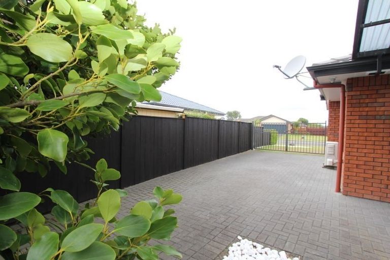 Photo of property in 38 Sandwick Drive, Weymouth, Auckland, 2103