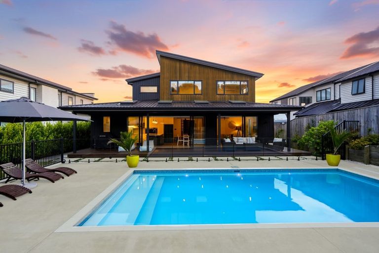 Photo of property in 19 Headsail Drive, Long Bay, Auckland, 0630