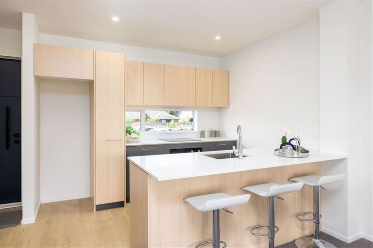 Photo of property in 140 Seaview Road, Westown, New Plymouth, 4310