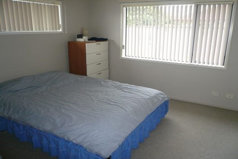 Photo of property in 16 Millstone Lane, Henderson, Auckland, 0612