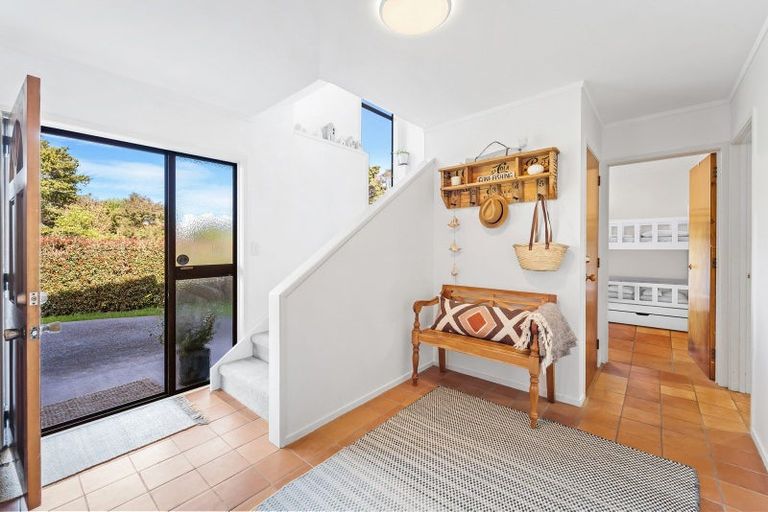 Photo of property in 34 Grand View Road, Leigh, 0985