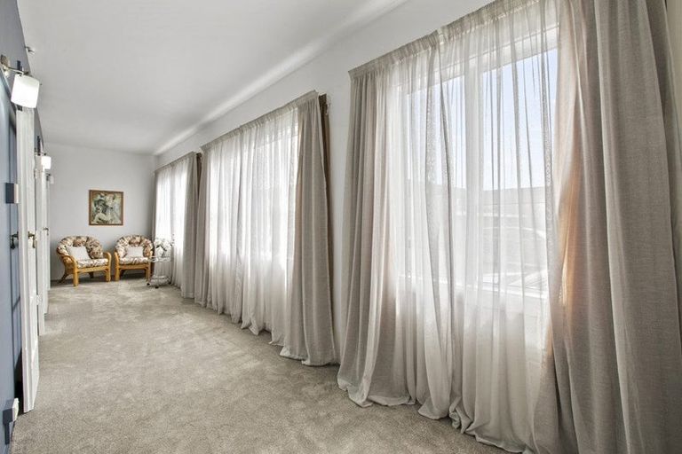 Photo of property in Devonport Apartments, 22/127 Saint Aubyn Street, New Plymouth, 4310