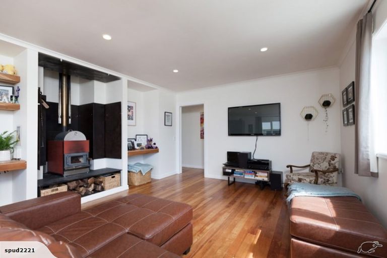 Photo of property in 17 York Crescent, Westown, New Plymouth, 4310