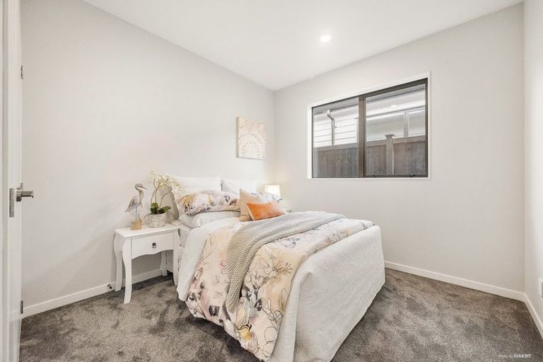 Photo of property in 31 Matahae Crescent, Wainui, 0932