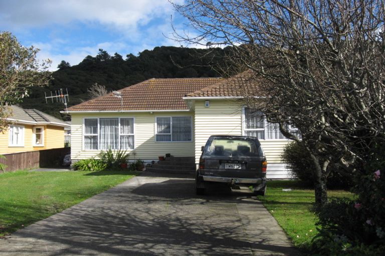 Photo of property in 207 Wainuiomata Road, Wainuiomata, Lower Hutt, 5014