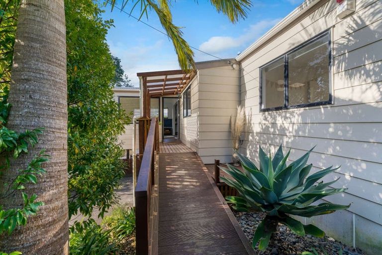 Photo of property in 6 Rautawhiri Road, Helensville, 0800