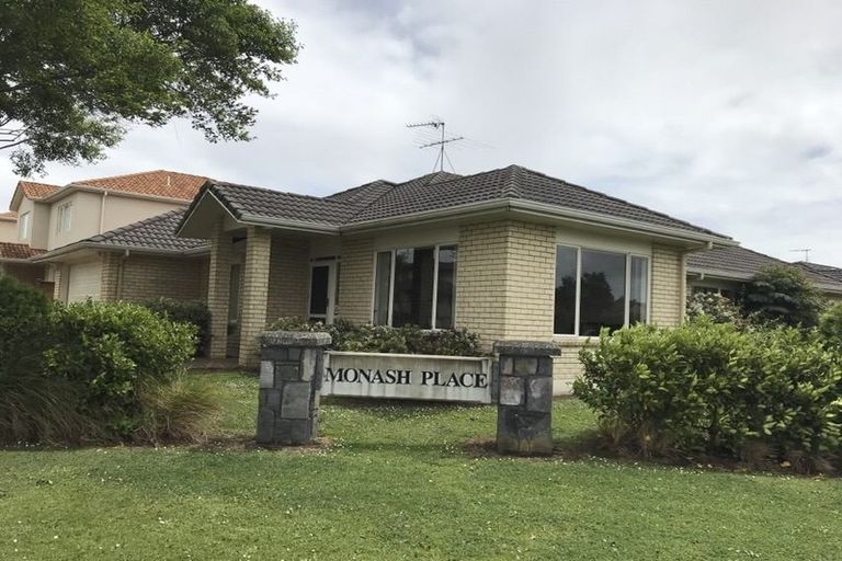 Photo of property in 1 Monash Place, Flat Bush, Auckland, 2016