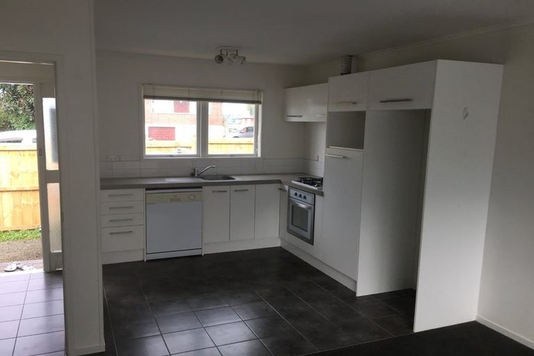 Photo of property in 94 Royal Road, Massey, Auckland, 0614