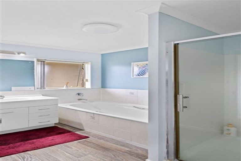 Photo of property in 4 Duckworth Road, Papakura, 2110