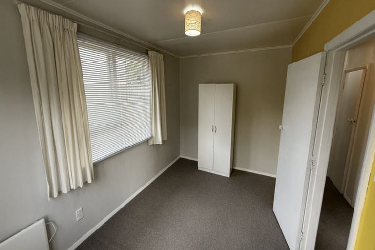 Photo of property in 24 Banks Street, Marfell, New Plymouth, 4310
