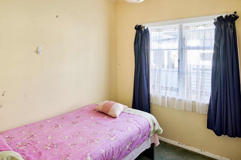 Photo of property in 4 Cambridge Street, Tawa, Wellington, 5028