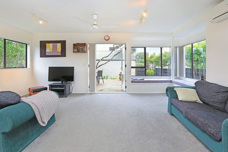 Photo of property in 2/5 Barrack Road, Mount Wellington, Auckland, 1060