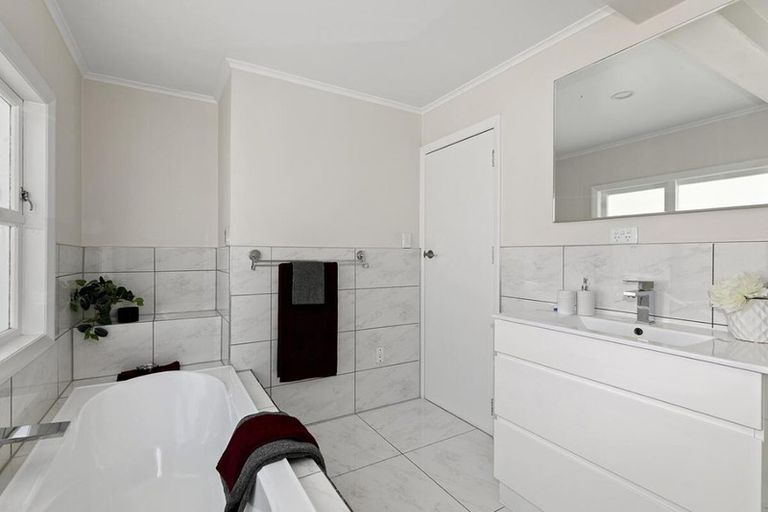 Photo of property in 6b Wai-iti Crescent, Woburn, Lower Hutt, 5010