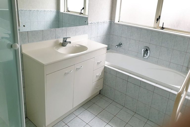 Photo of property in 104 Bob Charles Drive, Golflands, Auckland, 2013