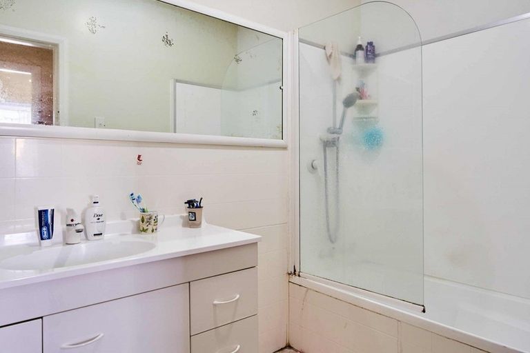 Photo of property in 4 Cambridge Street, Tawa, Wellington, 5028