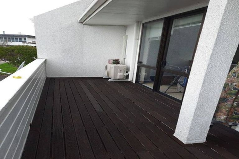 Photo of property in 1/1 Takutai Avenue, Bucklands Beach, Auckland, 2012