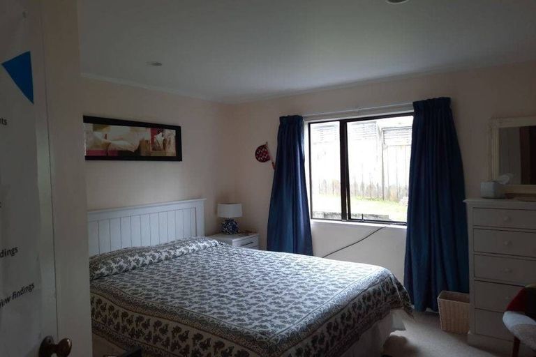 Photo of property in 1/1 Takutai Avenue, Bucklands Beach, Auckland, 2012