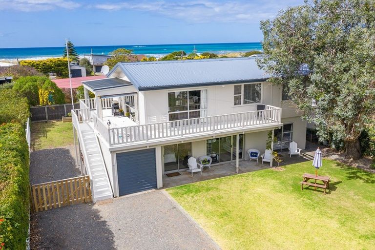 Photo of property in 37 Pinedale Crescent, Riversdale Beach, Masterton, 5872