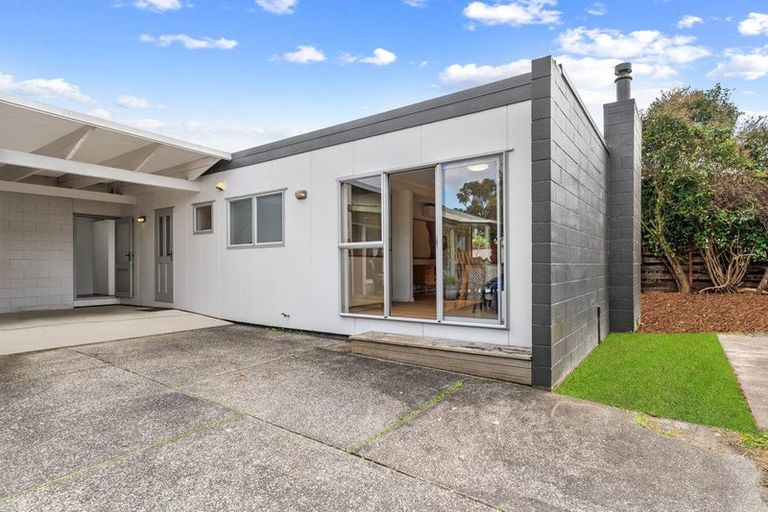 Photo of property in 1/1a Margaret Place, Milford, Auckland, 0620