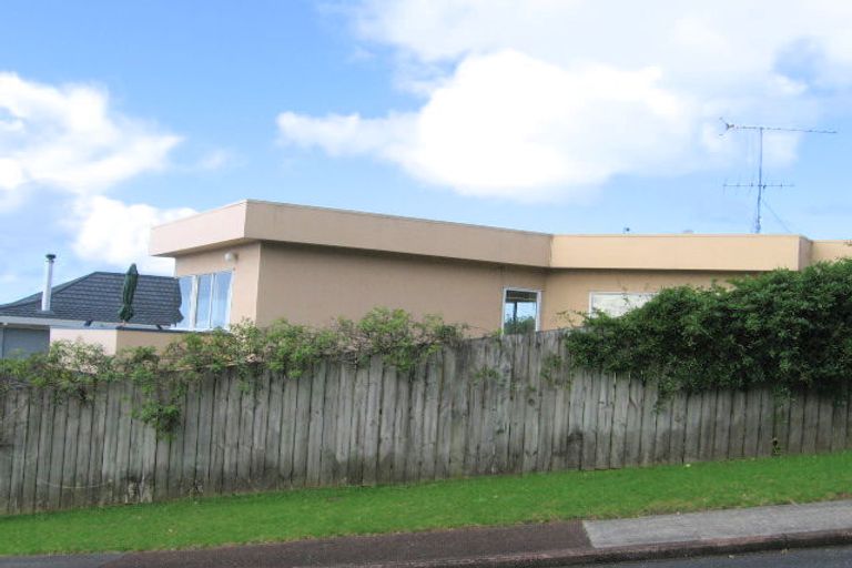 Photo of property in 1 Elgin Place, Red Beach, 0932