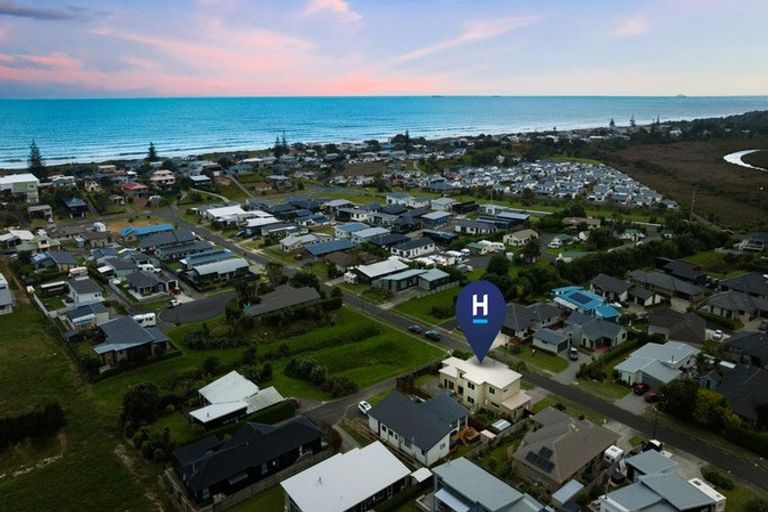 Photo of property in 30 Surfers Avenue, Waihi Beach, 3611