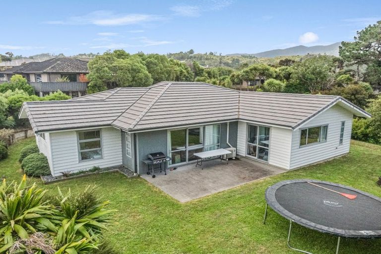 Photo of property in 28 Sunstone Crescent, Brown Owl, Upper Hutt, 5018