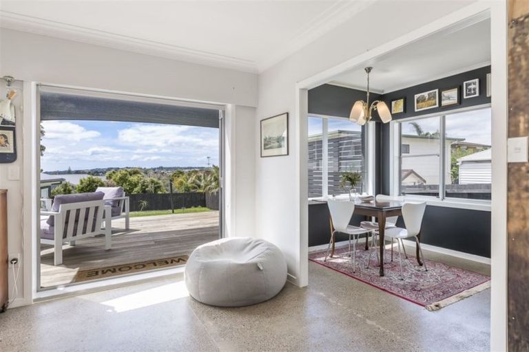 Photo of property in 814 Whangaparaoa Road, Manly, Whangaparaoa, 0930