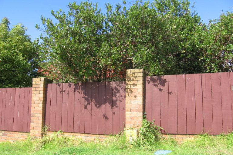 Photo of property in 2/718 East Coast Road, Pinehill, Auckland, 0632