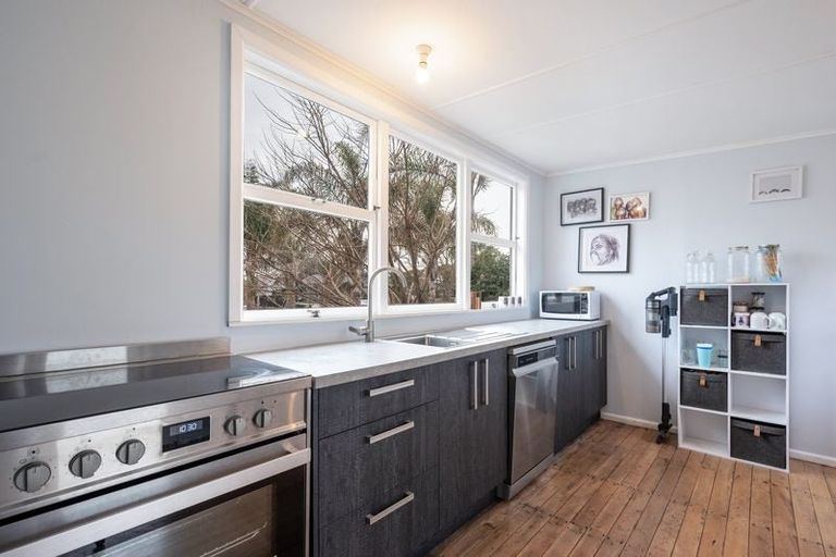 Photo of property in 17 Martin Street, Monaco, Nelson, 7011