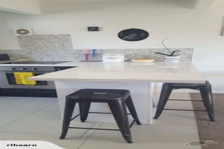 Photo of property in 2/6 Murray Road, Te Atatu Peninsula, Auckland, 0610