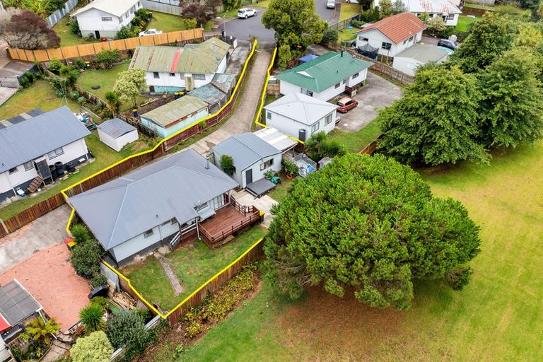 Photo of property in 1/20 Mile Place, Henderson, Auckland, 0612