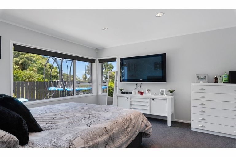 Photo of property in 2/272 Glamorgan Drive, Northcross, Auckland, 0630