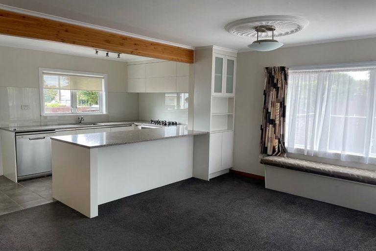 Photo of property in 41 Flanshaw Road, Te Atatu South, Auckland, 0610