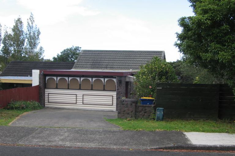 Photo of property in 1/2 Braund Place, Glenfield, Auckland, 0629
