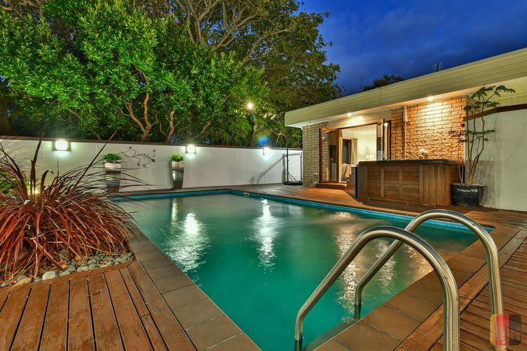 Photo of property in 74 Walter Strevens Drive, Conifer Grove, Takanini, 2112