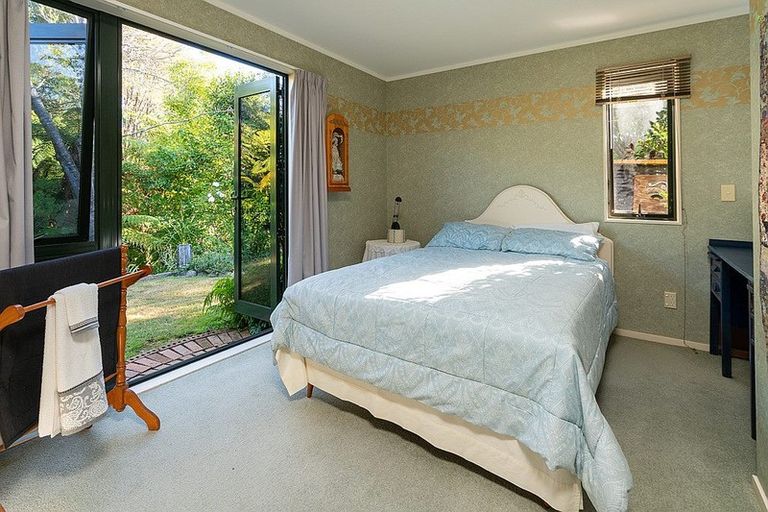 Photo of property in 42 Guildford Drive, Paraparaumu, 5032