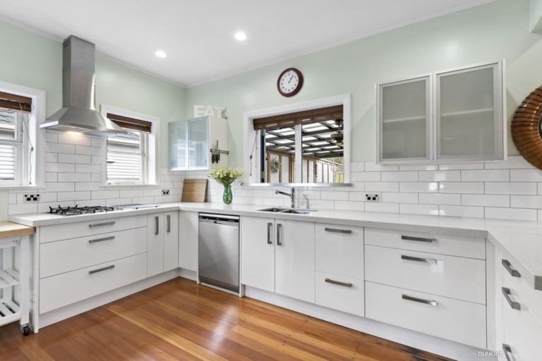 Photo of property in 10 Wayside, Miramar, Wellington, 6022