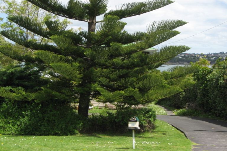 Photo of property in 24 The Crescent, Tindalls Beach, Whangaparaoa, 0930