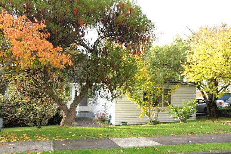 Photo of property in 55 Evelyn Road, Cockle Bay, Auckland, 2014