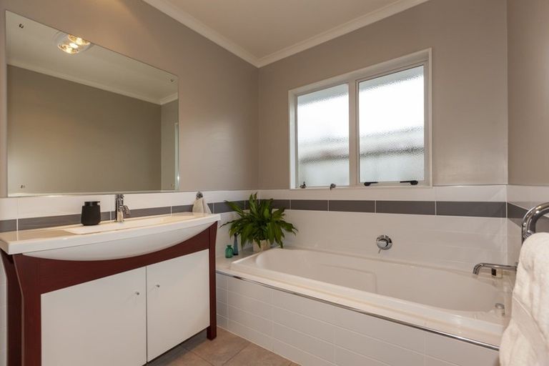 Photo of property in 37 Consort Close, Paraparaumu Beach, Paraparaumu, 5032