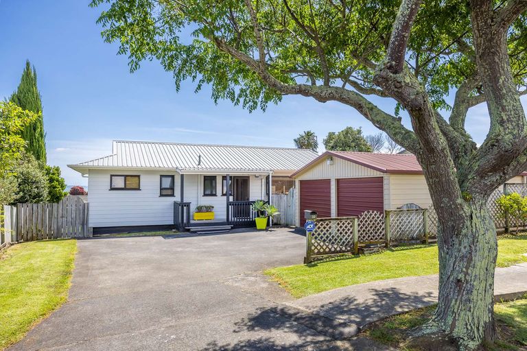 Photo of property in 32 Wai Iti Place, Clendon Park, Auckland, 2103