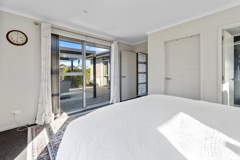 Photo of property in 32 Rainey Crescent, Papamoa Beach, Papamoa, 3118