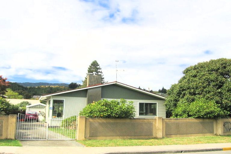 Photo of property in 60 Oregon Drive, Maoribank, Upper Hutt, 5018