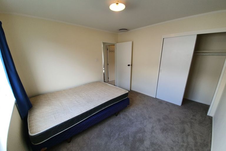 Photo of property in 2 Ladbrooke Drive, Newlands, Wellington, 6037