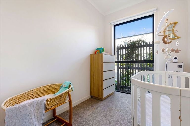 Photo of property in 2/3 Genevieve Lane, Hobsonville, Auckland, 0616