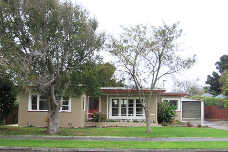 Photo of property in 16 Hughes Avenue, Hokowhitu, Palmerston North, 4410