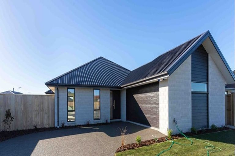 Photo of property in 6 Sanders Way, Rolleston, 7614